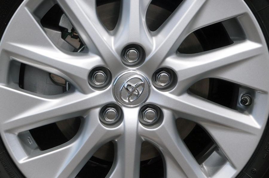  Toyota Prius Plug-In Hybrid 2012 года  (фото 70 из 75)